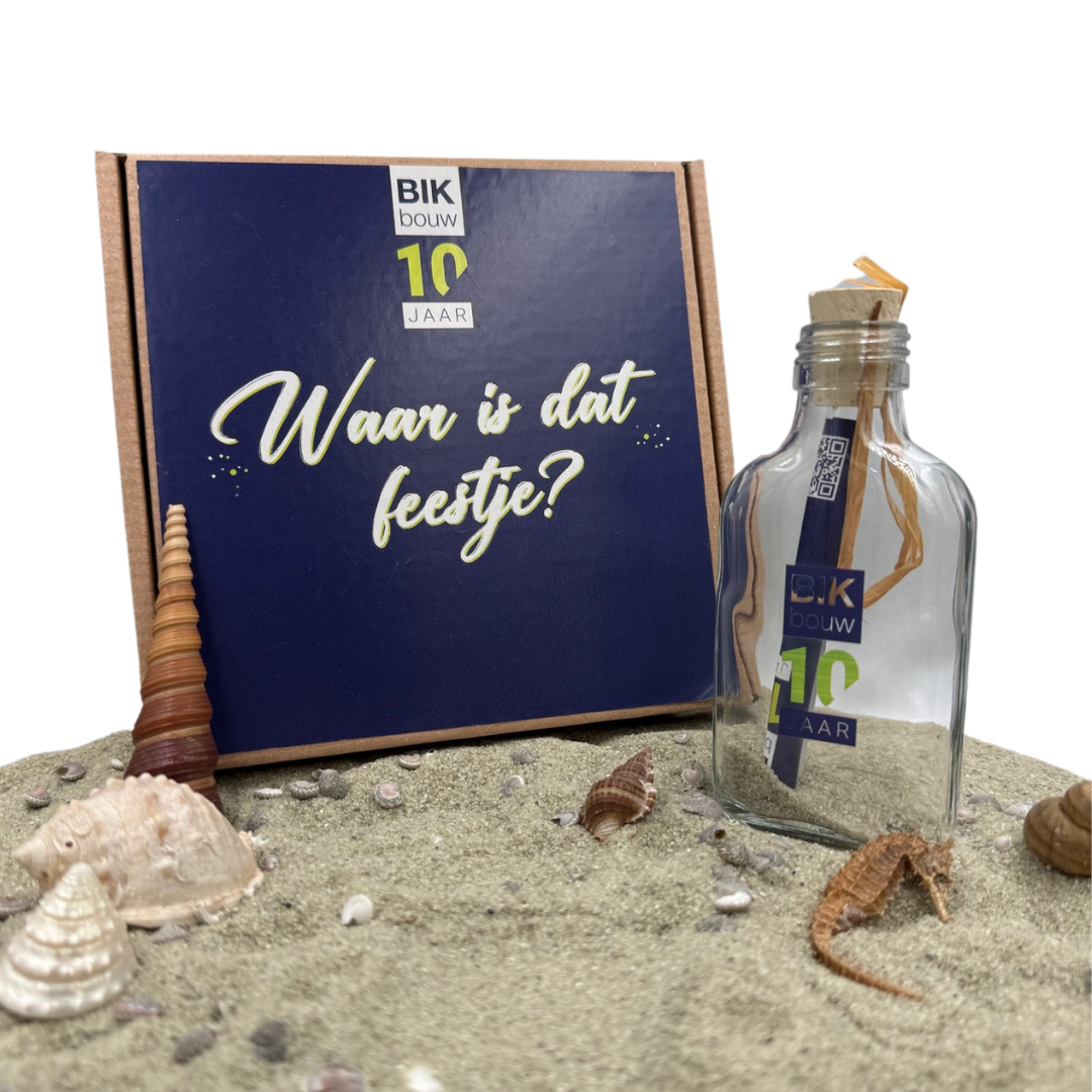Flessenpost-uitnodiging voor het 10-jarig jubileum van BIK Bouw
